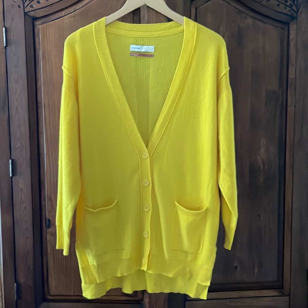 NWT PILCRO YELLOW CASHMERE BUTTON FRONT CARDIGAN. SIZE S.